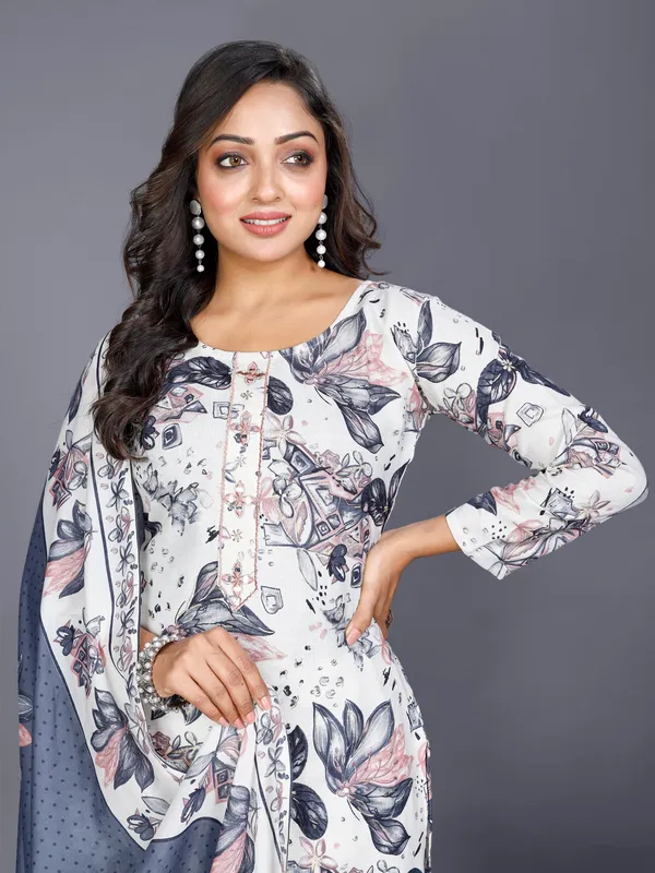 Grey_Cotton_Kurti_Pant_Dupatta_Set_For_Women