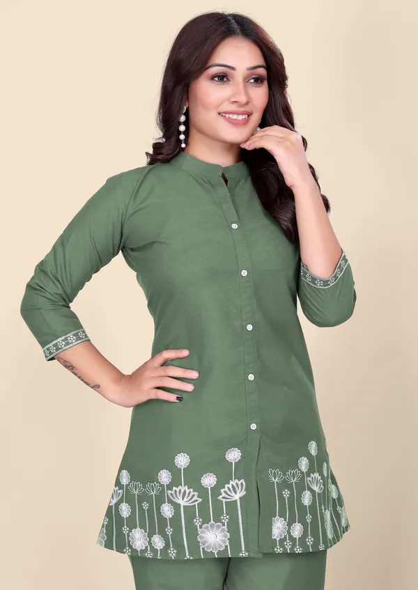 Women's_Green_Cotton_Co-Ords_Set_with_Floral_Thread_Embroidery_Work_&_Straight_Pants