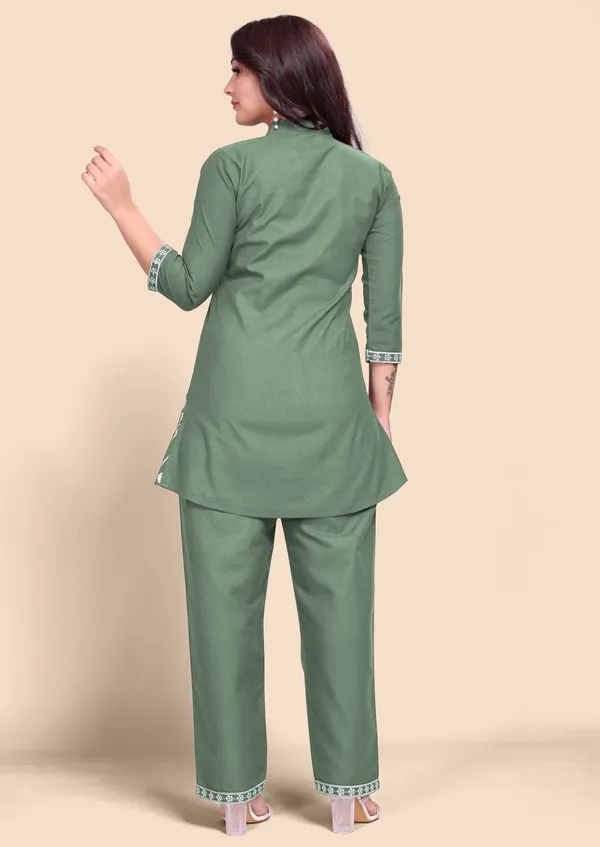 Women's_Green_Cotton_Co-Ords_Set_with_Floral_Thread_Embroidery_Work_&_Straight_Pants