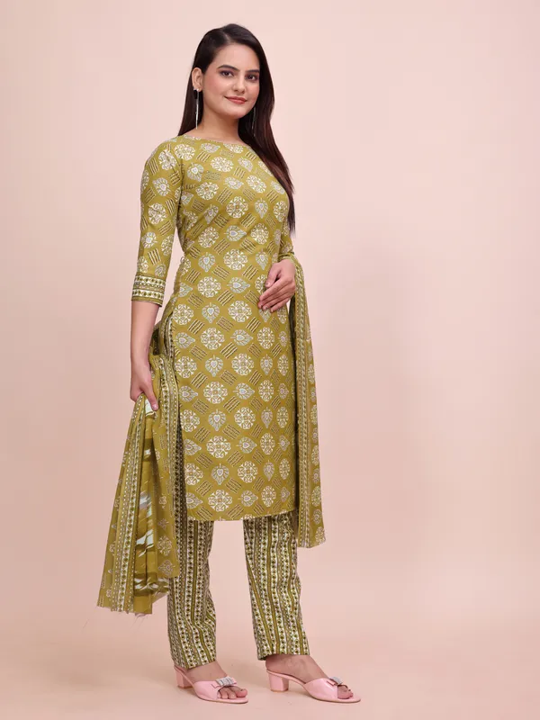 Green_Cotton_Kurti_Pant_With_Dupatta_Set_For_Women