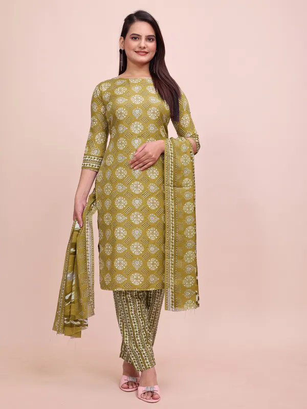 Green_Cotton_Kurti_Pant_With_Dupatta_Set_For_Women