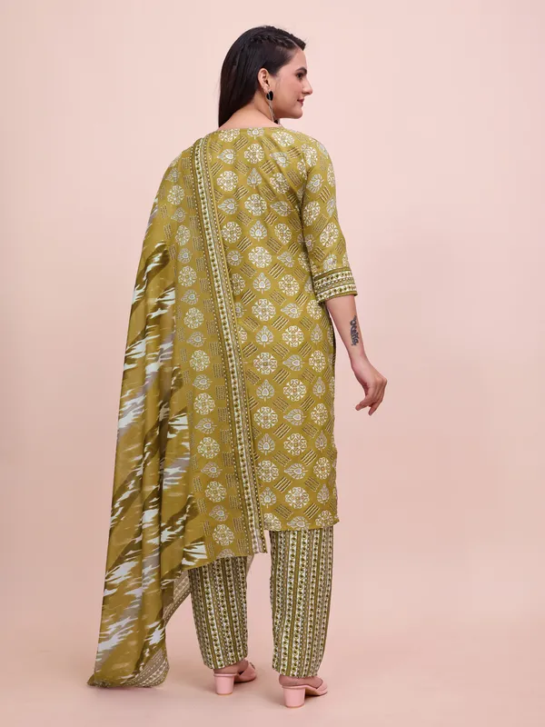 Green_Cotton_Kurti_Pant_With_Dupatta_Set_For_Women