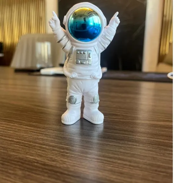 Multicolour_Car_Dashboard_Decoration_Items_God_Idol_&_Miniature_Toys_Stylish_Car_Decor_Accessories_For_Car_Home_&_Office_Standing_Astronaut