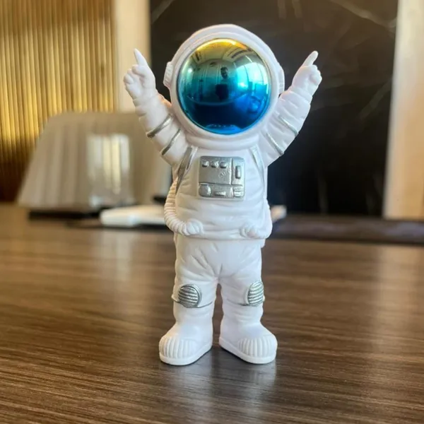 Multicolour_Car_Dashboard_Decoration_Items_God_Idol_&_Miniature_Toys_Stylish_Car_Decor_Accessories_For_Car_Home_&_Office_Standing_Astronaut