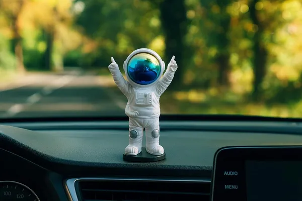 Multicolour_Car_Dashboard_Decoration_Items_God_Idol_&_Miniature_Toys_Stylish_Car_Decor_Accessories_For_Car_Home_&_Office_Standing_Astronaut