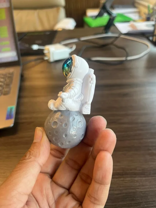 Multicolour_Car_Dashboard_Decoration_Items_God_Idol_&_Miniature_Toys_Stylish_Car_Decor_Accessories_For_Car_Home_&_Office_Astronaut_Sitting_On_Moon