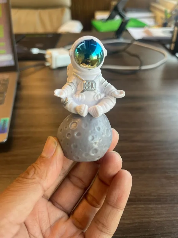 Multicolour_Car_Dashboard_Decoration_Items_God_Idol_&_Miniature_Toys_Stylish_Car_Decor_Accessories_For_Car_Home_&_Office_Astronaut_Sitting_On_Moon