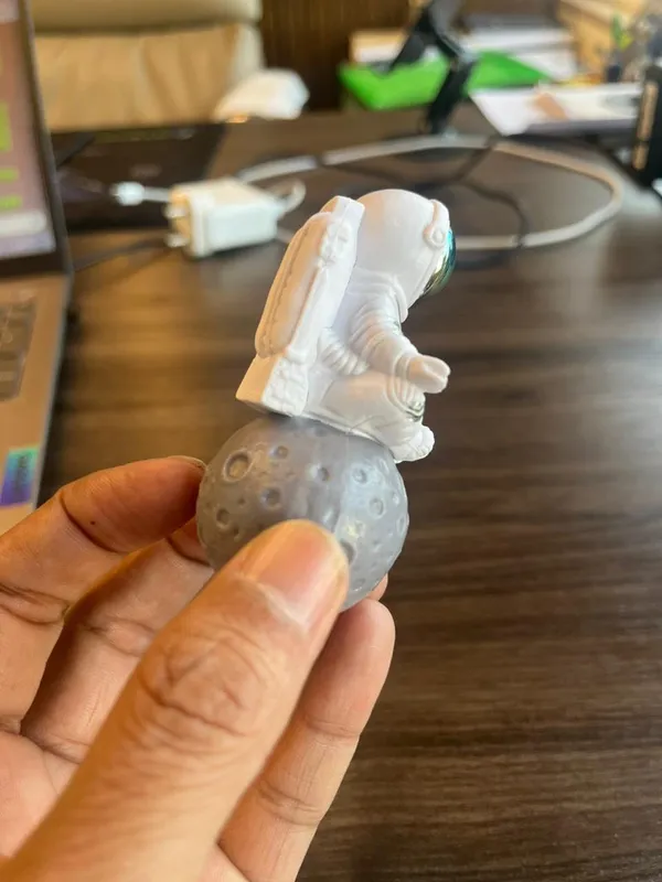 Multicolour_Car_Dashboard_Decoration_Items_God_Idol_&_Miniature_Toys_Stylish_Car_Decor_Accessories_For_Car_Home_&_Office_Astronaut_Sitting_On_Moon
