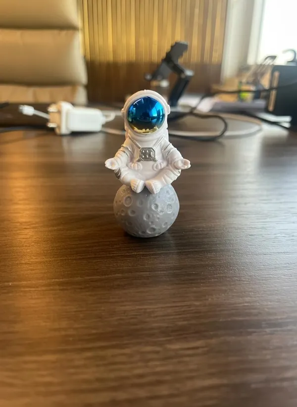 Multicolour_Car_Dashboard_Decoration_Items_God_Idol_&_Miniature_Toys_Stylish_Car_Decor_Accessories_For_Car_Home_&_Office_Astronaut_Sitting_On_Moon