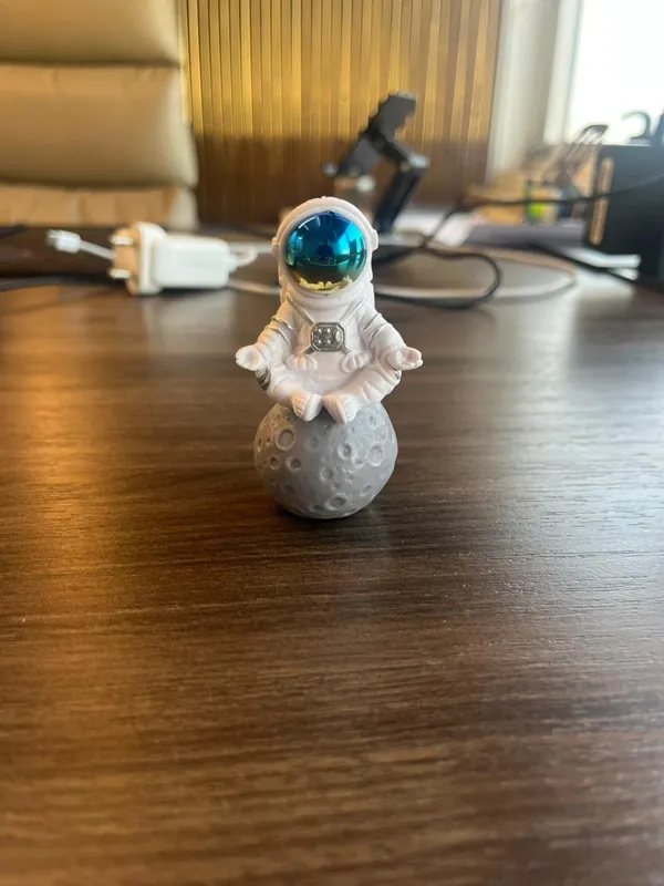 Multicolour_Car_Dashboard_Decoration_Items_God_Idol_&_Miniature_Toys_Stylish_Car_Decor_Accessories_For_Car_Home_&_Office_Astronaut_Sitting_On_Moon