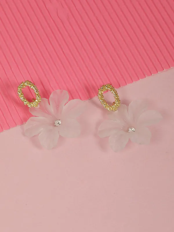 Silver_&_Floral_Alloy_,_Stainless_Steel_&_Resin_Premium_&_Elegant_Earrings_For_Women_&_Girls_(Set_Of_2)