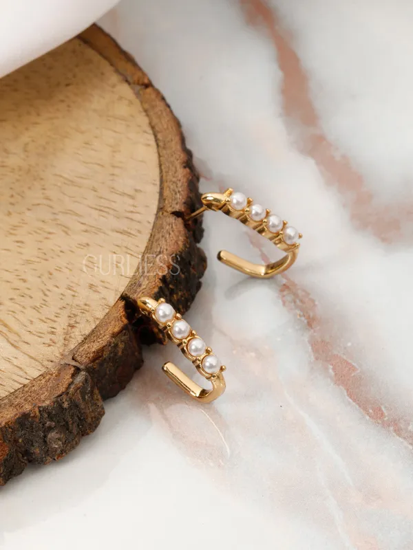 Demifine_Jewellery_Gold_Alloy_Premium_&_Elegant_Pendant_&_Rings_For_Women_&_Girls_(Set_Of_2)