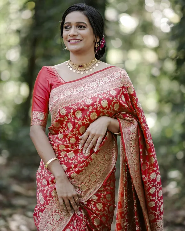 Red_Silk_Jacquard_Saree_For_Women