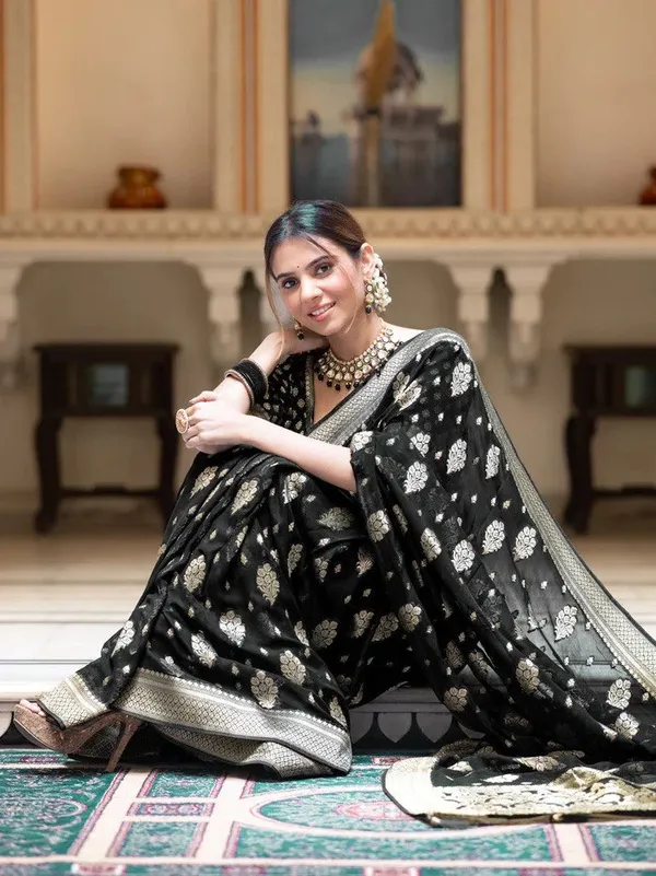 Black_Silk_Jacquard_Saree_For_Women