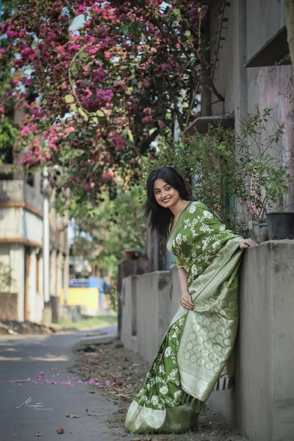 Mehendi_Silk_Jacquard_Saree_For_Women