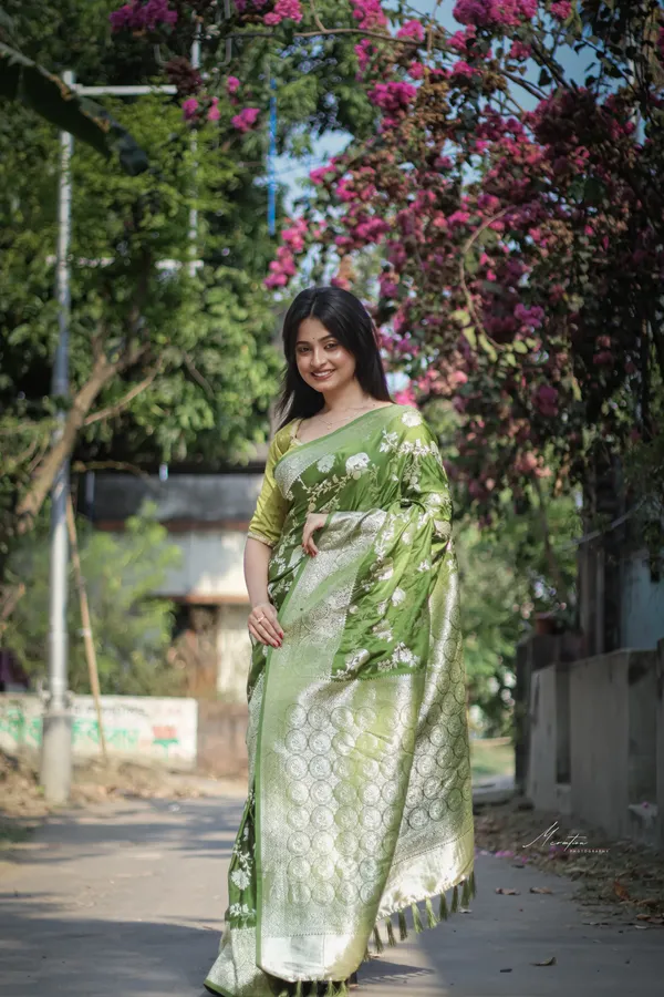 Mehendi_Silk_Jacquard_Saree_For_Women