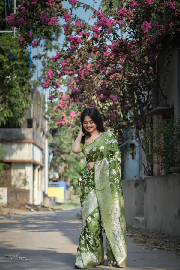 Mehendi_Silk_Jacquard_Saree_For_Women