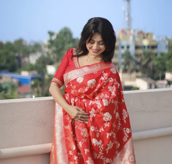 Red_Silk_Jacquard_Saree_For_Women