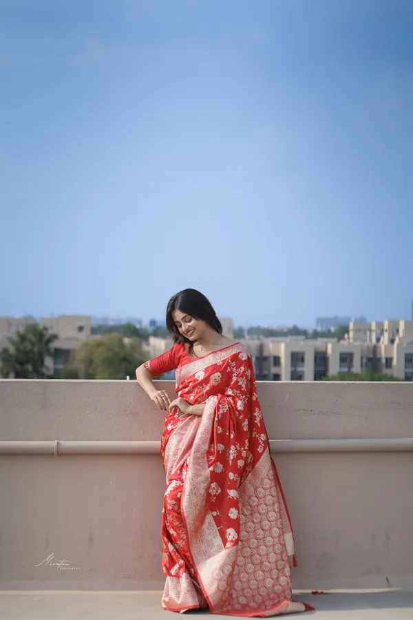 Red_Silk_Jacquard_Saree_For_Women
