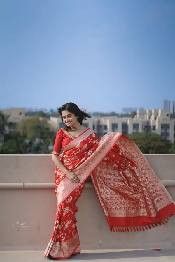 Red_Silk_Jacquard_Saree_For_Women