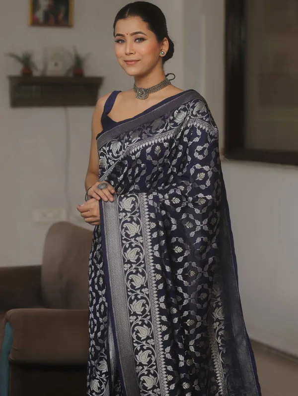 Black___Silk_Jacquard_Saree_For_Women