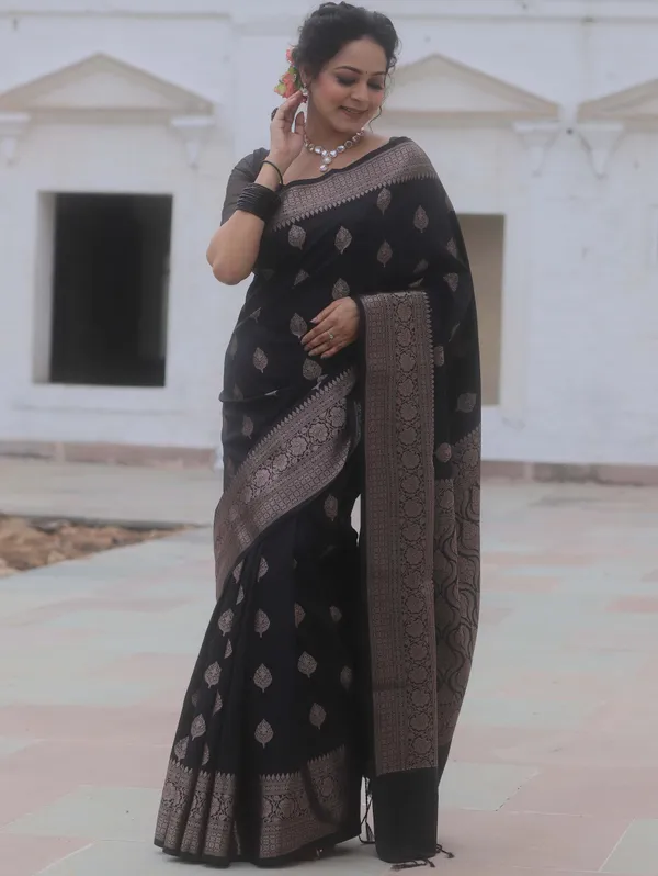 Black_Silk_Jacquard_Saree_For_Women
