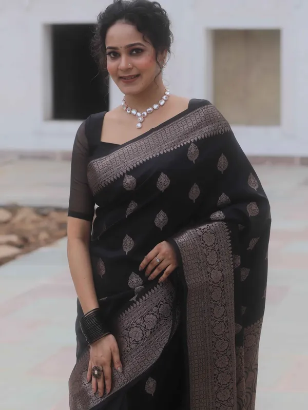 Black_Silk_Jacquard_Saree_For_Women