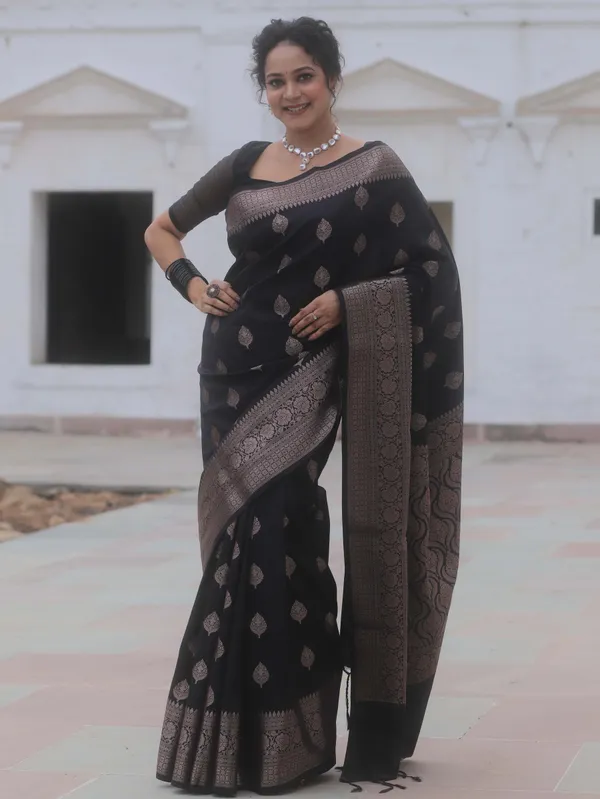 Black_Silk_Jacquard_Saree_For_Women