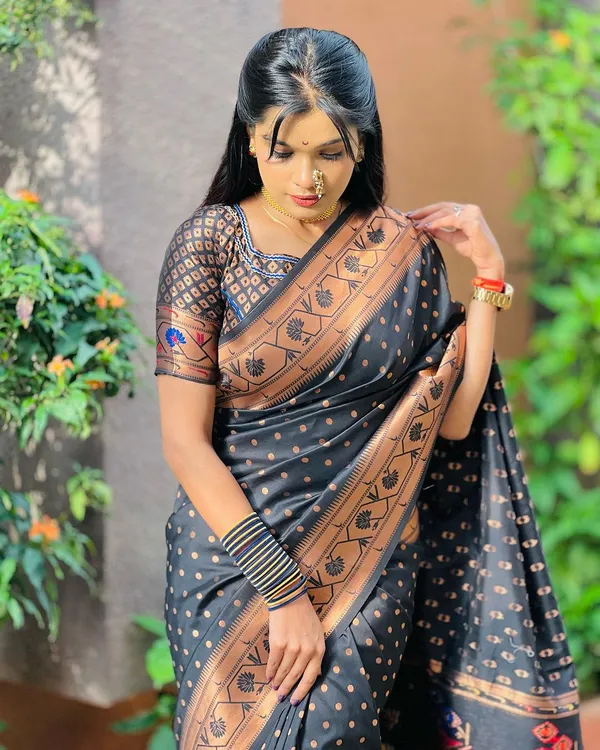 Black_Silk_Jacquard_Saree_For_Women