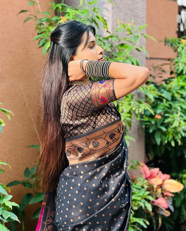 Black_Silk_Jacquard_Saree_For_Women