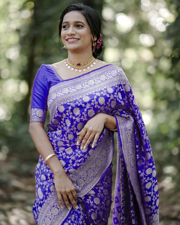 Violate_Silk_Jacquard_Saree_For_Women