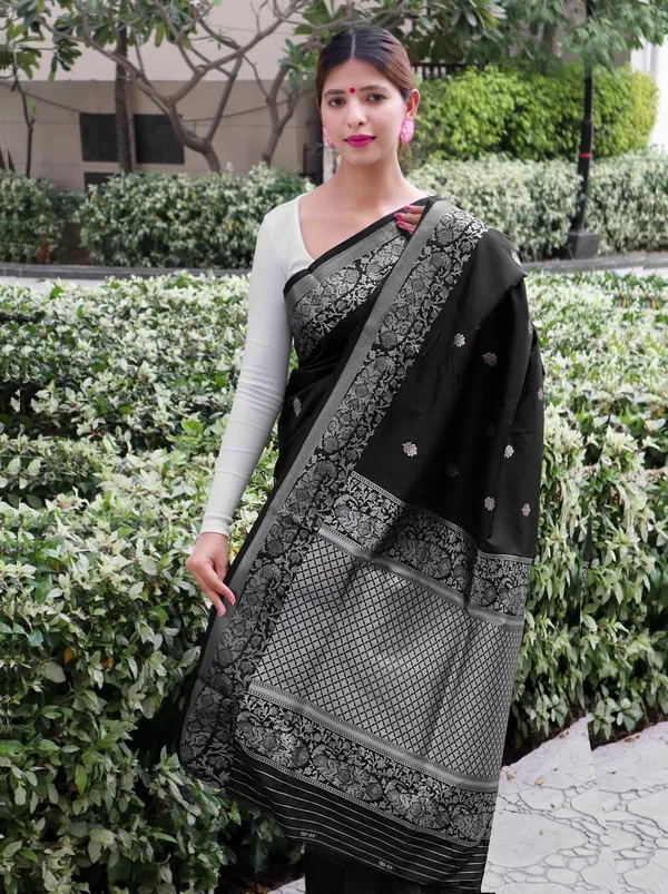 Black_Silk_Jacquard_Saree_For_Women