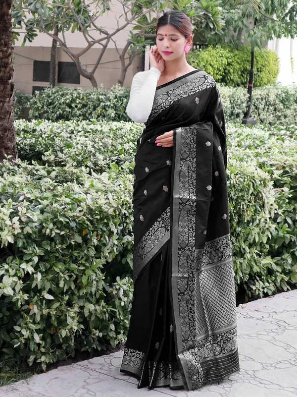 Black_Silk_Jacquard_Saree_For_Women