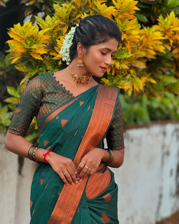 Green_Silk_Jacquard_Saree_For_Women