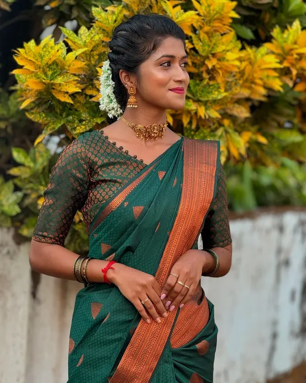 Green_Silk_Jacquard_Saree_For_Women