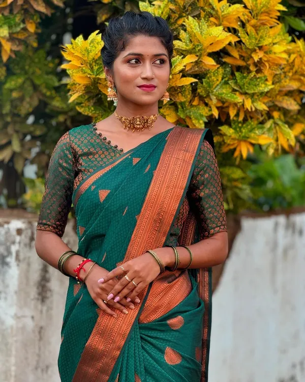 Green_Silk_Jacquard_Saree_For_Women