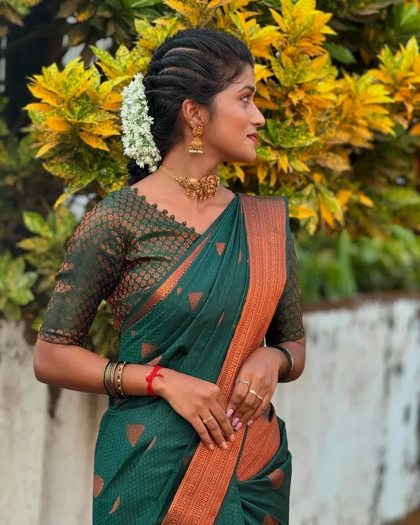 Green_Silk_Jacquard_Saree_For_Women