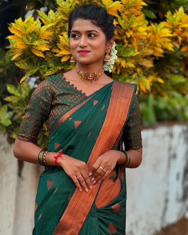 Green_Silk_Jacquard_Saree_For_Women
