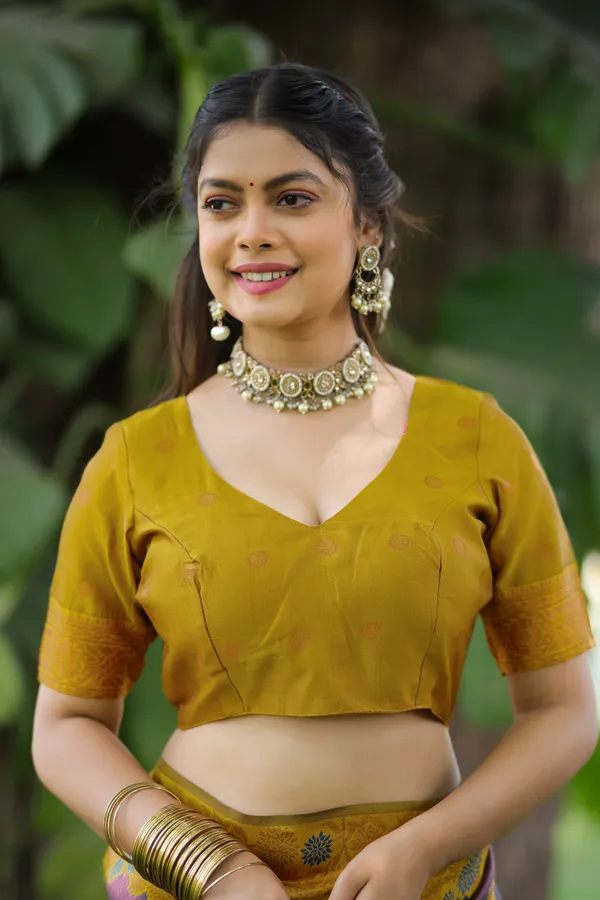 Yellow_Silk_Jacquard_Saree_For_Women