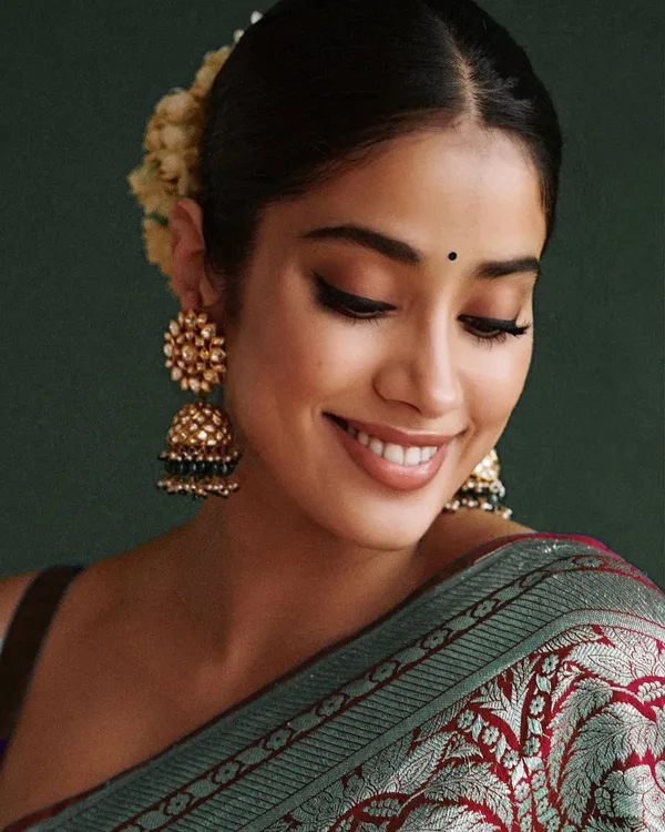 Maroon_Silk_Jacquard_Saree_For_Women