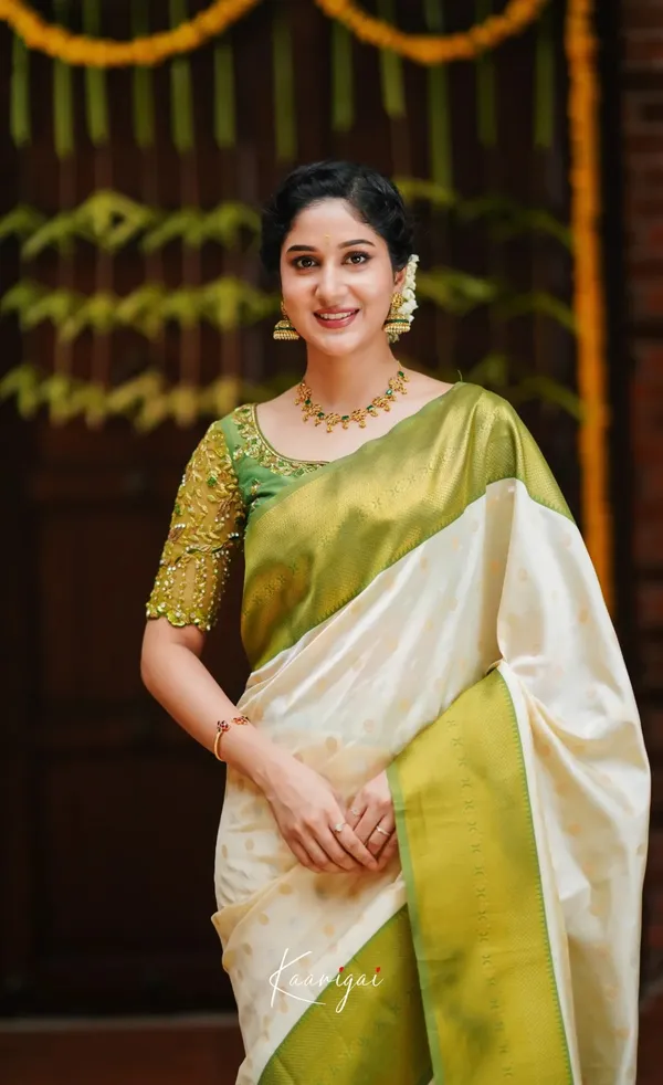 White_Silk_Jacquard_Saree_For_Women