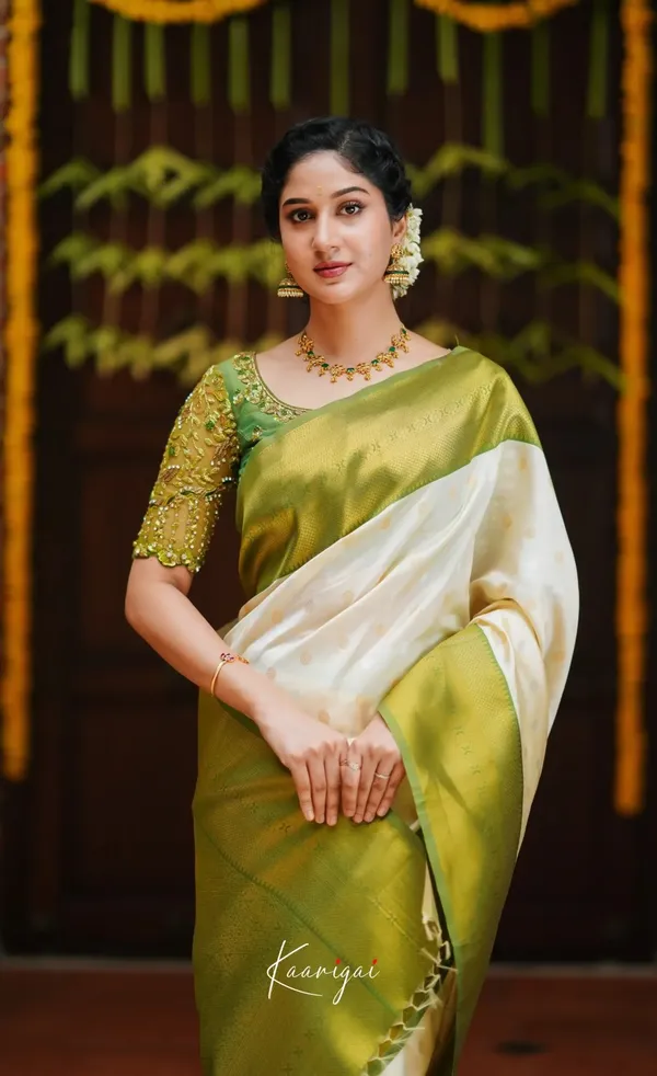 White_Silk_Jacquard_Saree_For_Women