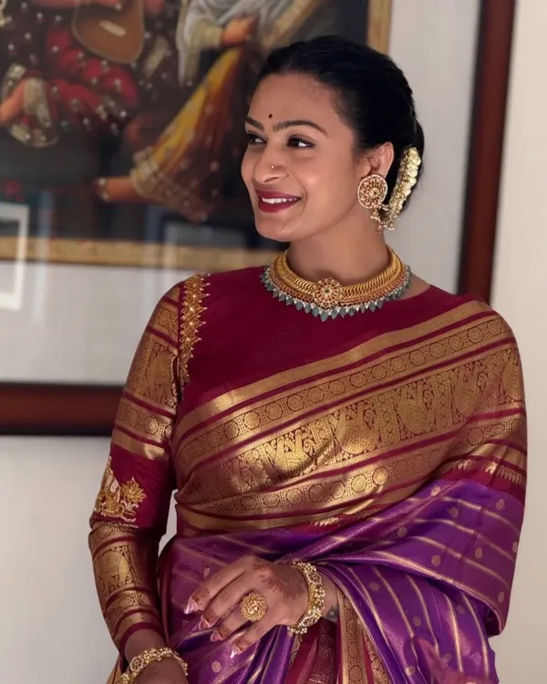 Violate___Silk_Jacquard_Saree_For_Women