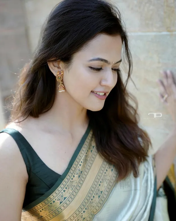 White___Silk_Jacquard_Saree_For_Women