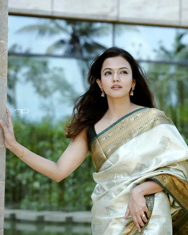 White___Silk_Jacquard_Saree_For_Women