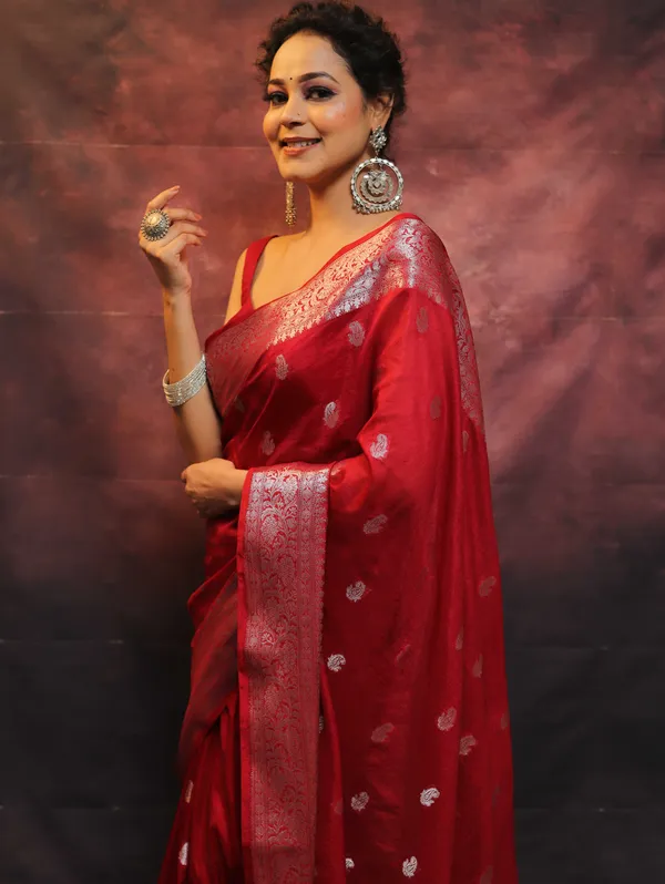 Red_Silk_Jacquard_Saree_For_Women