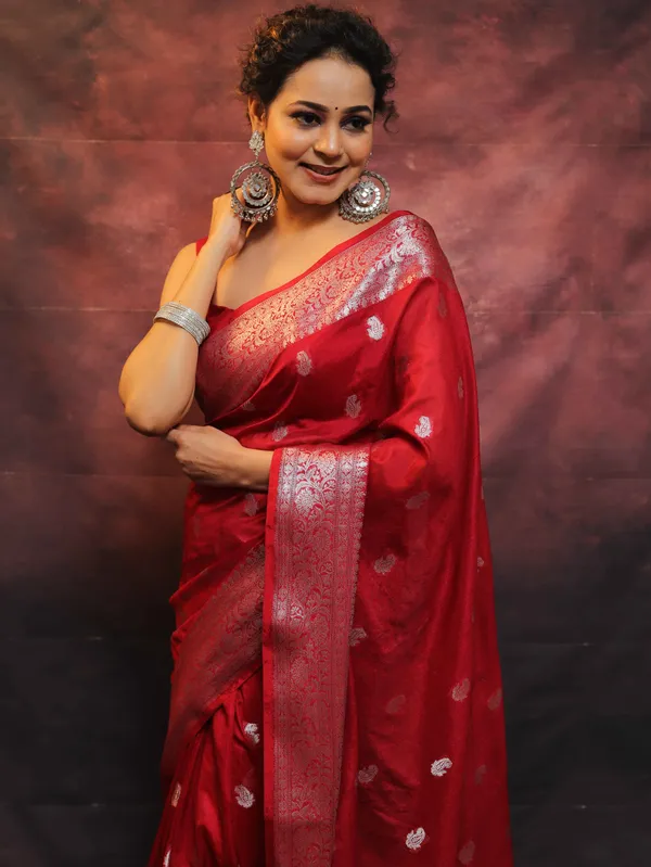 Red_Silk_Jacquard_Saree_For_Women