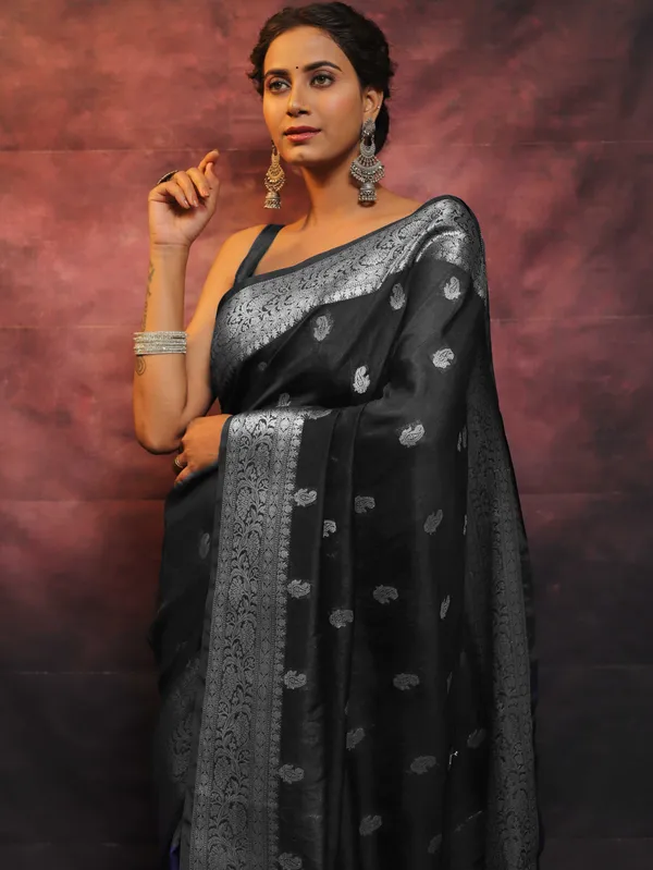 Black_Silk_Jacquard_Saree_For_Women