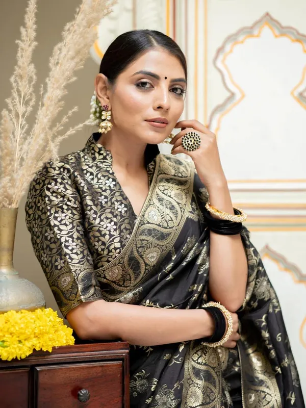Black_Silk_Jacquard_Saree_For_Women