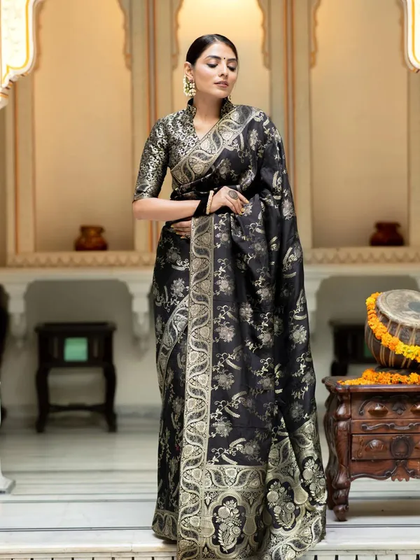 Black_Silk_Jacquard_Saree_For_Women